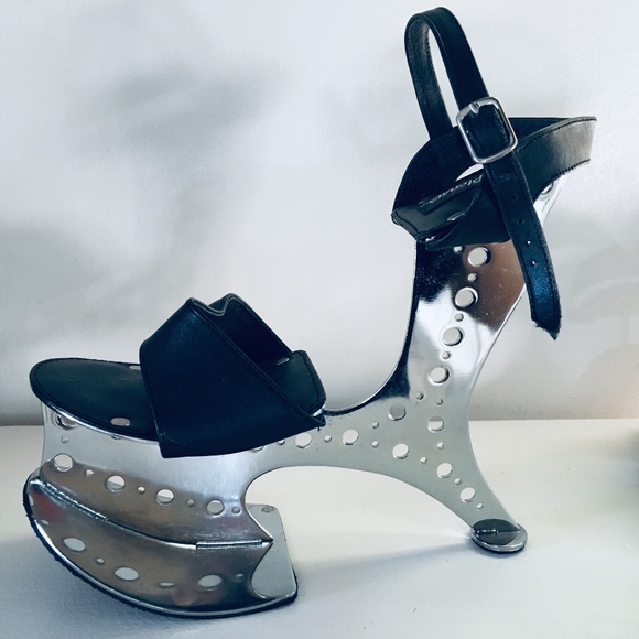 PLEASER Shoes - SUPER RARE PLEASER METAL NO SHANK PLATFORM HEELS